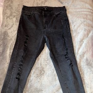 Used but in perfect condition. Denim distressed jeans.